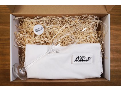 Dárkový box s trikem a sklenkou jsem svědkyně