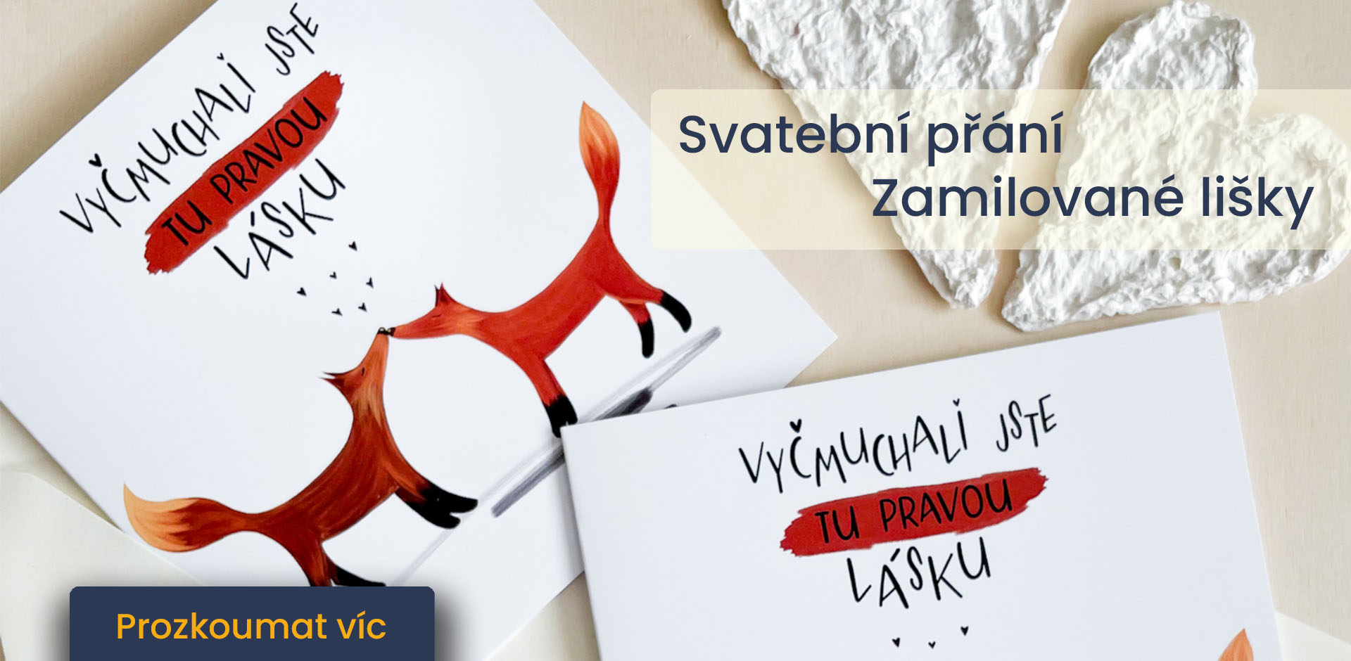 Svatební přáníčko Zamilované lišky – autorská ilustrace dvou lišek s kaligrafickým textem Vyčmuchali jste tu pravou lásku.