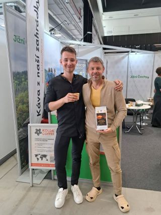 Další vzácná návštěva na našem stánku CZECH FOOD EXPO ☕ Vítěz třetí řady Peče celá země 3 Vojta Vrtiška @vojtech_vrtiska...
