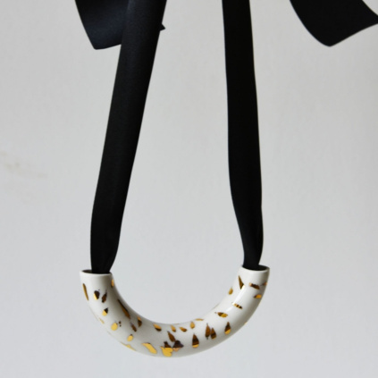 Necklace Half Circle – porcelain