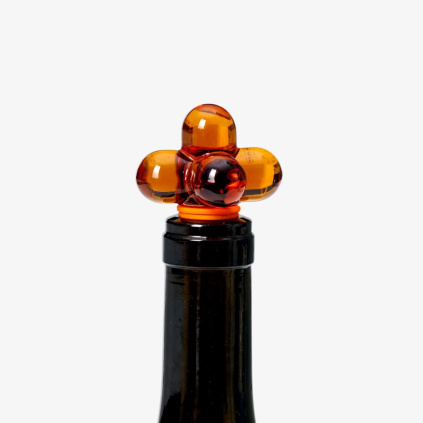 hobknob-amber-bottle-stopper