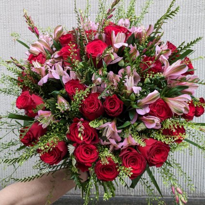 flower therapy kytica cervena ruza ruzove