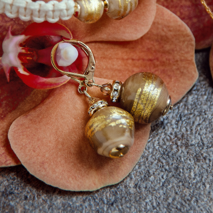 Toffee Treasure earrings with 24K gold in Lampglas pearls