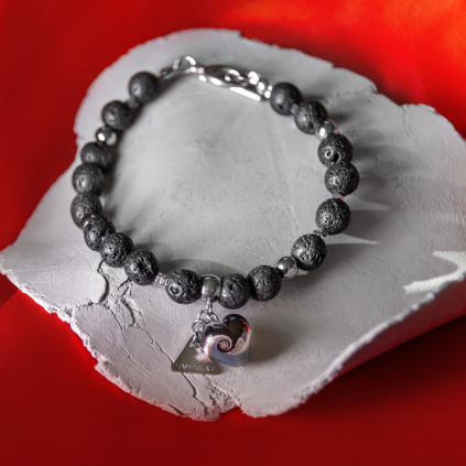 Bracelet Volcanic Heart with unique design in Lampglas pearl, lava and hematite