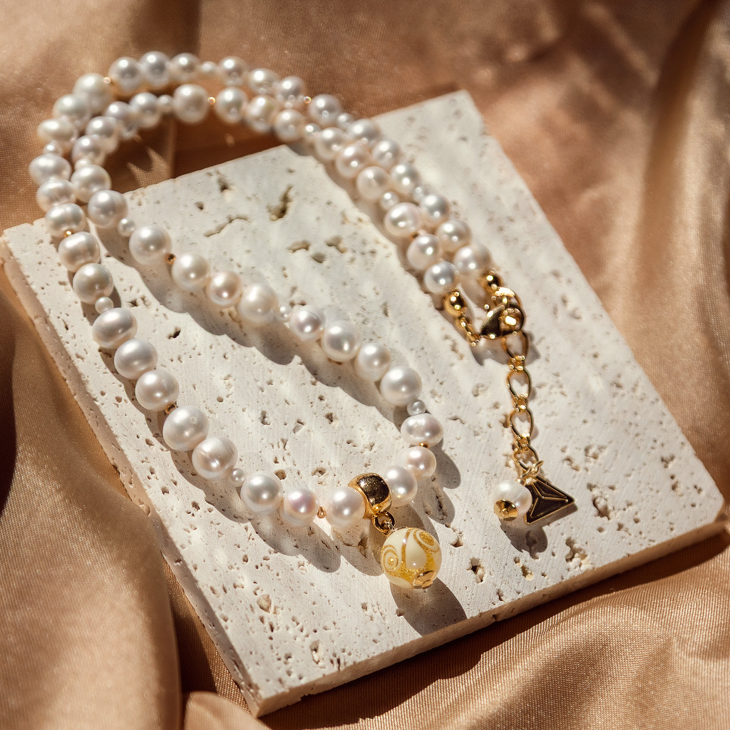 Necklace Golden Ball with 24K gold in Lampglas pearl and river