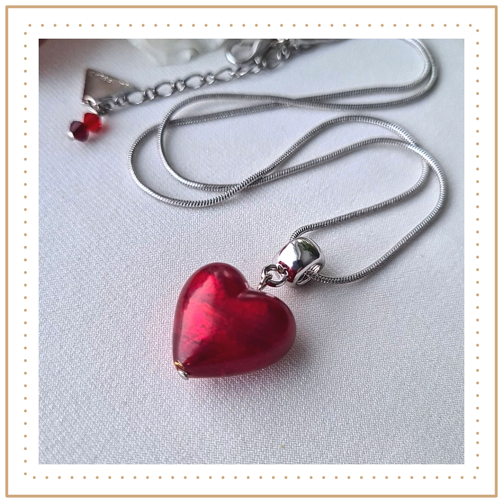 Pure Love distinctive necklace with 24K gold in Lampglas pearl