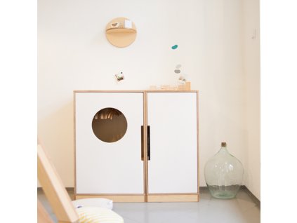 Montessori skříň mělká s kruhem s tyčí