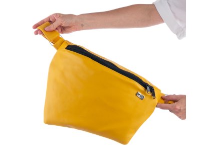 KUK 3885 žlutá crossbody velká ledvinka
