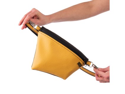 KUK 0161 crossbody ledvinka love