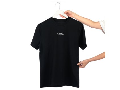 KUK 4664 černé pánské tričko v klidu