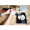 Zápisník z vinylových desek A5 - bez linek - Audrey Hepburn