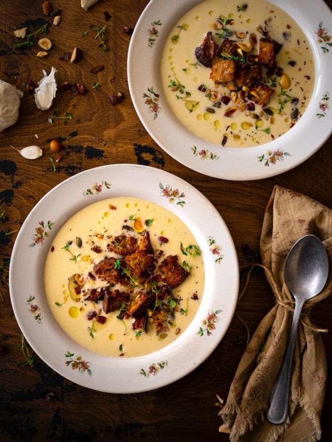 Já miluju polévky ❤️! Obzvlášť v takové zimě 😁. A nejvíc pak ty krémové… a tahle česnečka z pečeného česneku je opravdu...