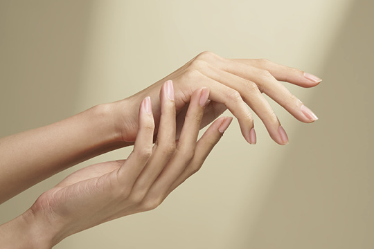 Jak odstranit CND Shellac™ bez poškození přírodního nehtu?