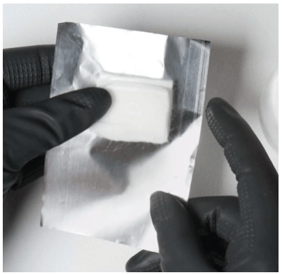 Příprava fólie CND Foil Remover Wrap s vatou
