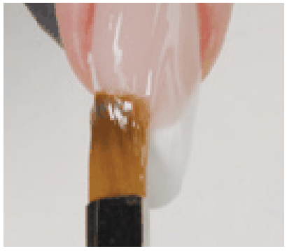 Nanášení BRISA Glass na vymodelovaný nehet