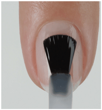 Nanášení BRISA Base Coat na nehtovou ploténku