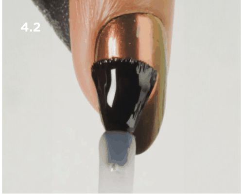 Zapečetění chromového efektu druhou vrstvou CND SHELLAC No-Wipe+ Top Coat