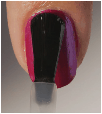 Nanášení VINYLUX Top Coat na nalakovaný nehet