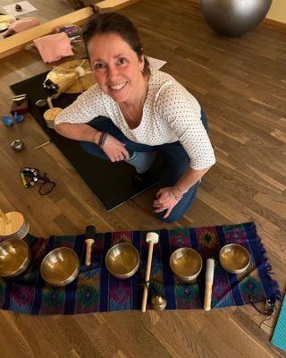 Muzikolázně – hluboký návrat k sobě V době, kdy tělo prochází náročnou léčbou a mysl nese více, než je vidět, je vědomé...