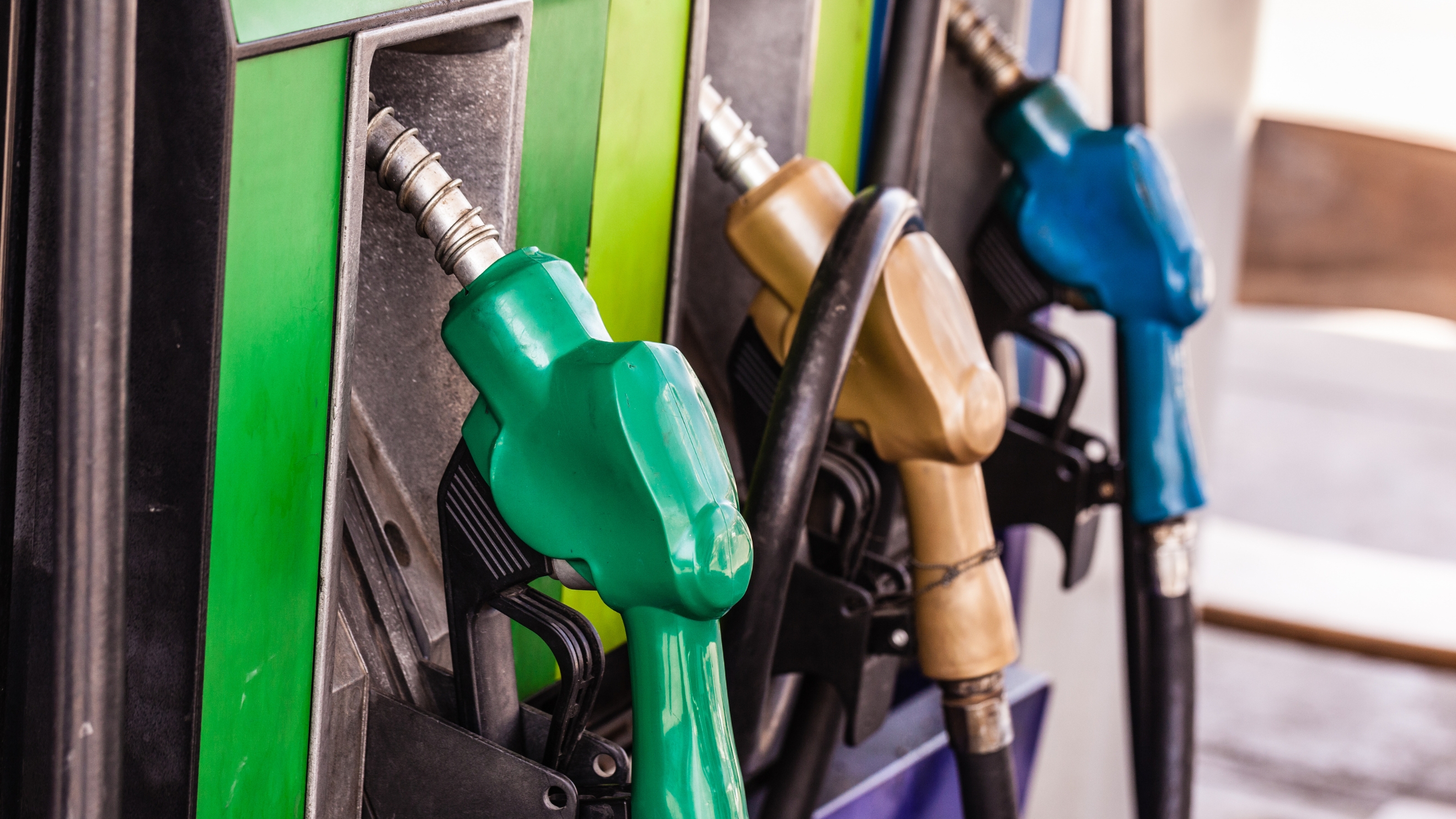 Stojí mě provoz auta více na dieselu nebo benzínu? Má to vůbec vliv?