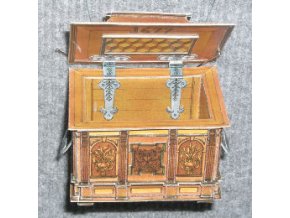 cechovní truhla z r. 1677