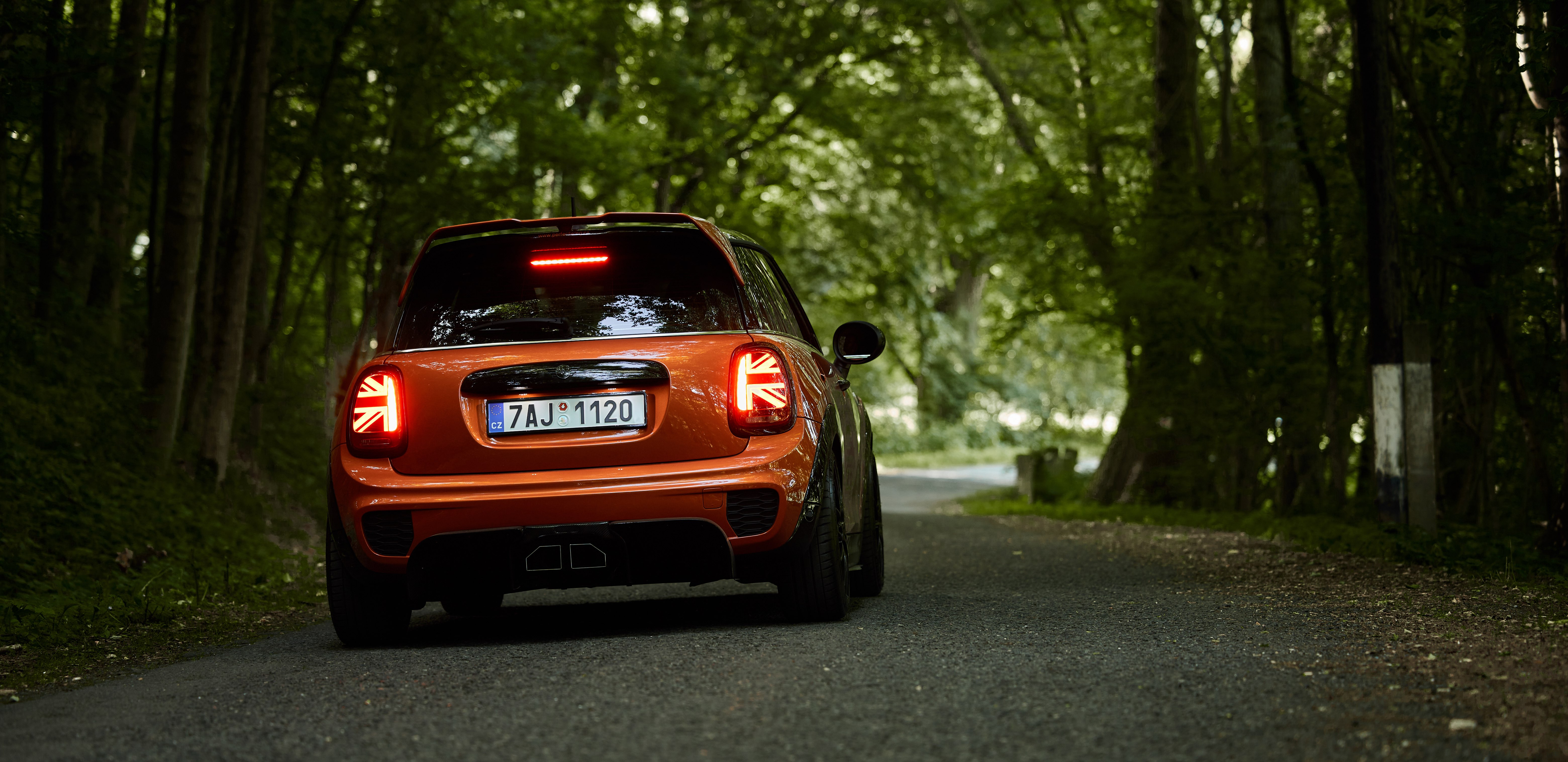 PerfectWing a pohled na zadní difuzor od RSIc6 a Zadní spoiler od DuelL AG