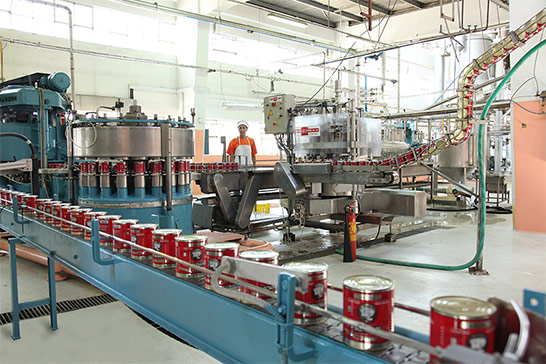 modern-industrial-machines-for-can-packaging