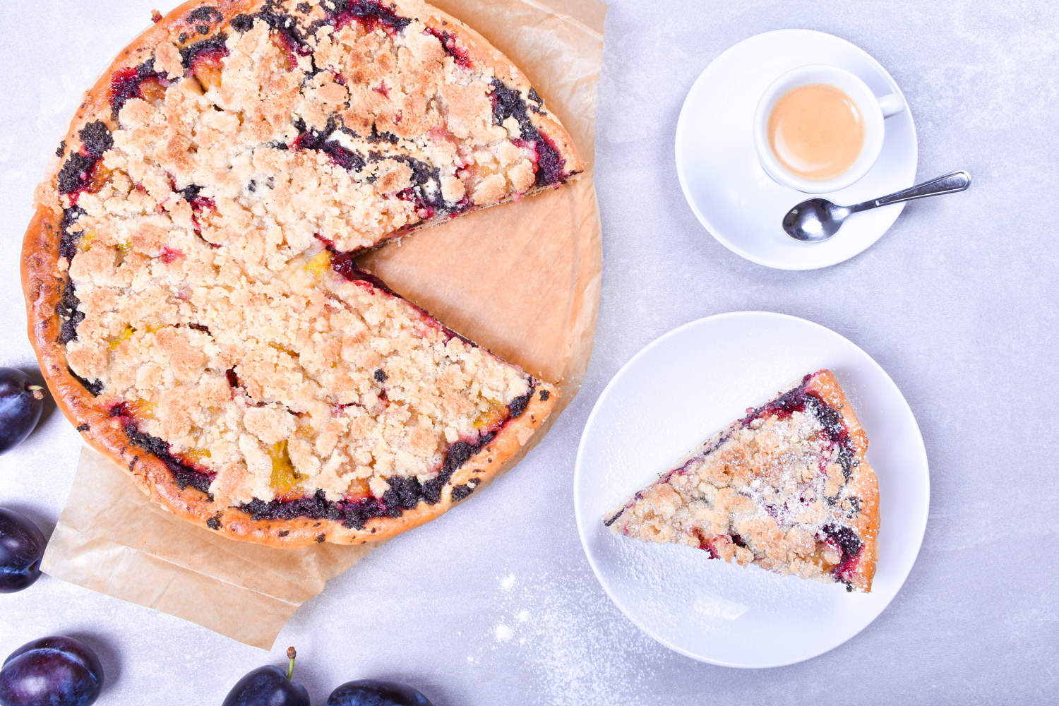 Kynutý švestkový koláč s mákem