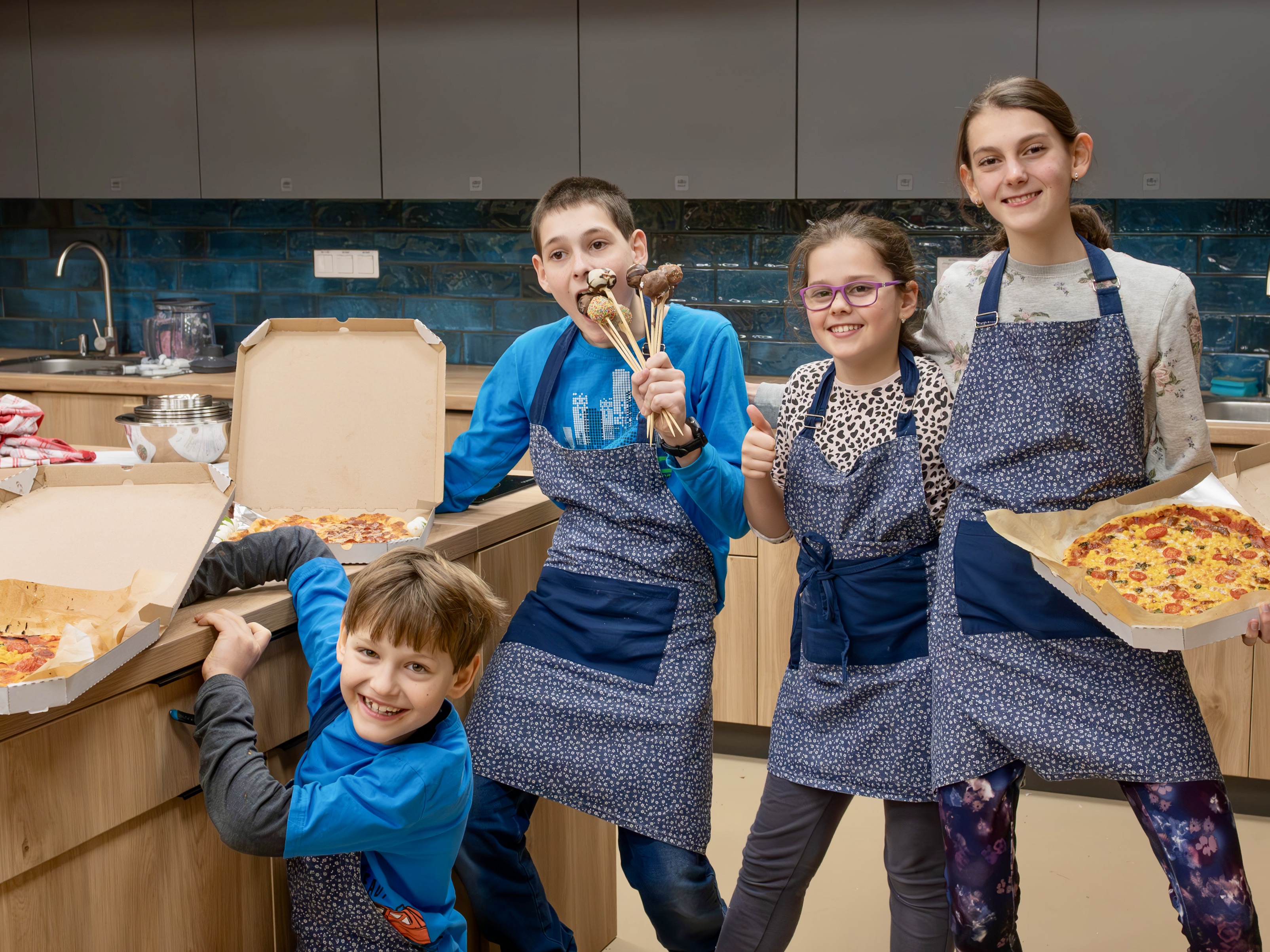 Levně Kurzy vaření a pečení pro děti Termín: 22.4.2024, 15:00 - 18:30, Hamburgery a domácí hranolky