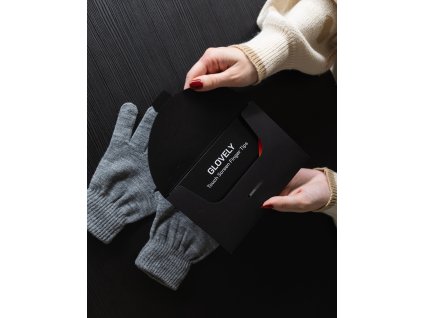 GLOVELY – functional iron-on patches with a conductive layer