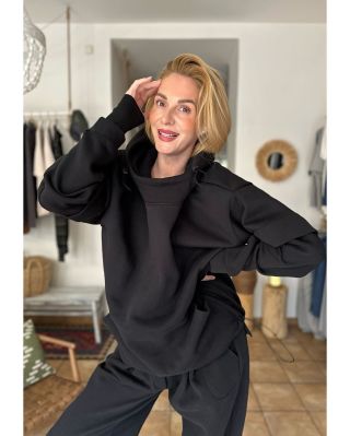 Čekání se vyplatilo. Černé teplákovky jsou tady. A ne ledajaké…🤘🏻 Poprvé tuto zimu s kapucí, v novém střihu, s novými...