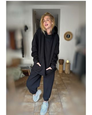 Čekání se vyplatilo. Černé teplákovky jsou tady. A ne ledajaké…🤘🏻 Poprvé tuto zimu s kapucí, v novém střihu, s novými...