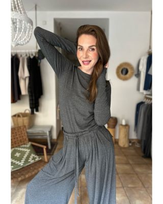 Páteční novinky v Rézině: komplet, který má ambice stát se vaším forever outfitem🤘🏻😉 Začneme kalhotami. Úplně nový široký...