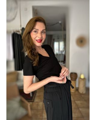 🌿 Páteční Rézácká kolekce je tady a je lehká jako vánek. Doslova.🤘🏻 Nové kalhoty z dokonale splývavého modalu, které se...