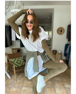 KHAKI legíny, na který se čekalo! Ano. TYHLE. Ty, co byly v černé vyprodané rychlostí světla. A teď? Přichází v dokonalém...