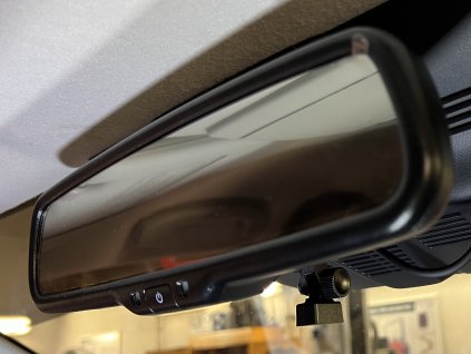 Samostmívací zpětné zrcátko