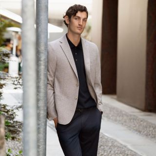 Sako Digel v moderním střihu je ideální volbou pro muže, kteří chtějí vypadat elegantně, ale zároveň uvolněně. Skvěle...