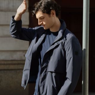 Travel coat od DIGEL je ideální parťák do města i na cesty – minimalistický design, funkční materiál a maximální komfort...