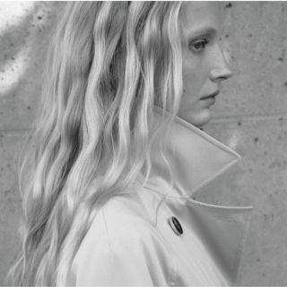 Jaro je tady. A s ním i trenčkoty, které zvládnou každé aprílové počasí. Lehký, nadčasový a připravený na vítr i první...