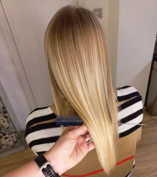 Proměna vlasů začíná rekonstrukcí 🧬 Novinka v našem studiu: Thermo Repair kúra od Jean Paul Myné 🤍 A jak jsme při této...