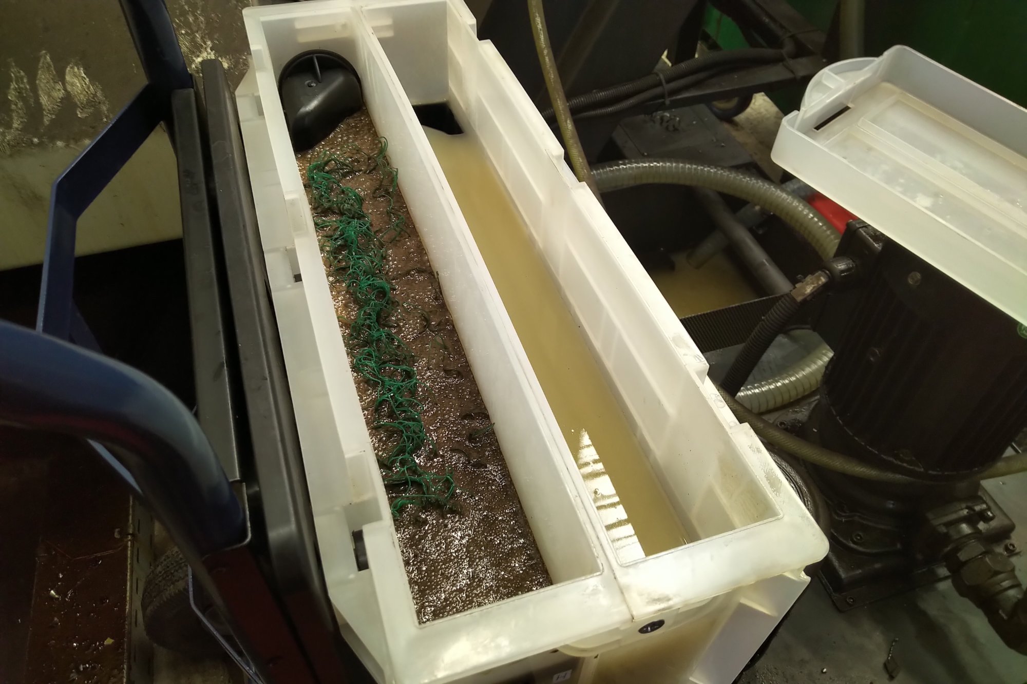 Cuzdie oleje v obrábacích kvapalinách - problém, ktorý vidíte aj cítite.