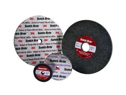 SCOTCH-BRITE™ ODIHLOVACÍ A FINIŠOVACÍ KOTÚČ PRO