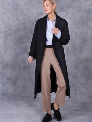 KABÁTY naše, jedinečné, luxusní a nadčasové. Najít takový pod stromečkem je přání, které je ještě možné splnit.🌲...