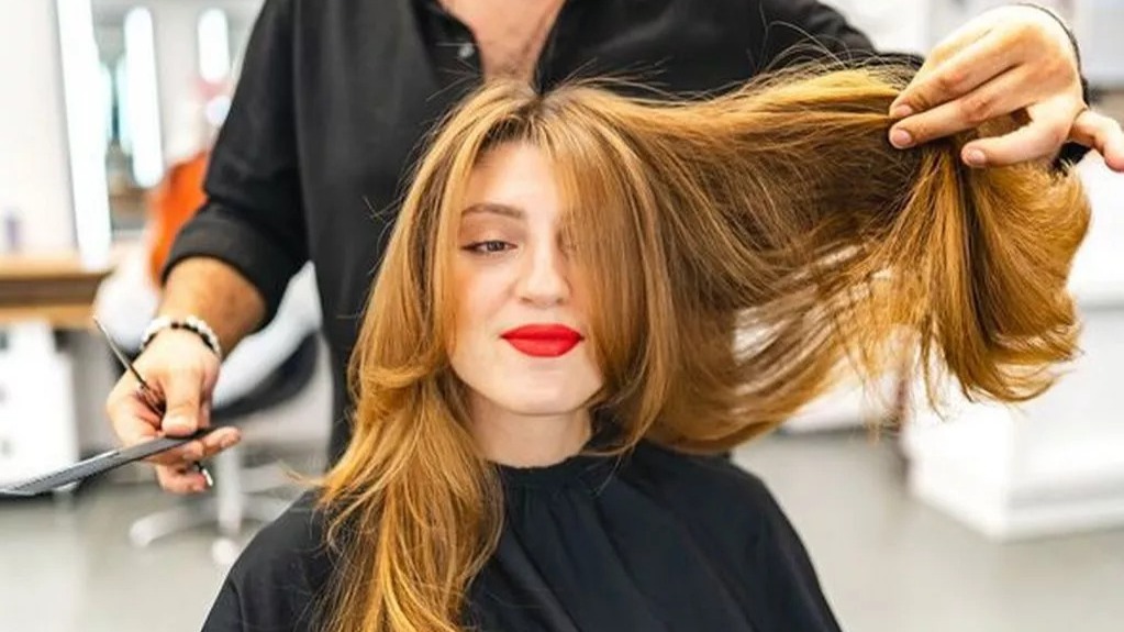 Trendy účesy na jaro 2025