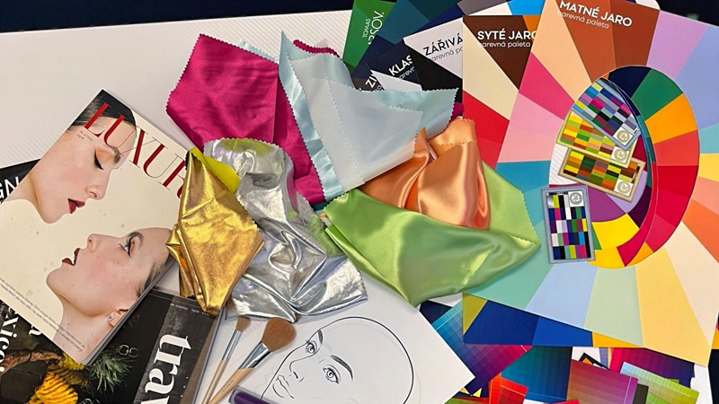 Barevná typologie pro začátečníky: Jak zjistit, co vám opravdu sluší