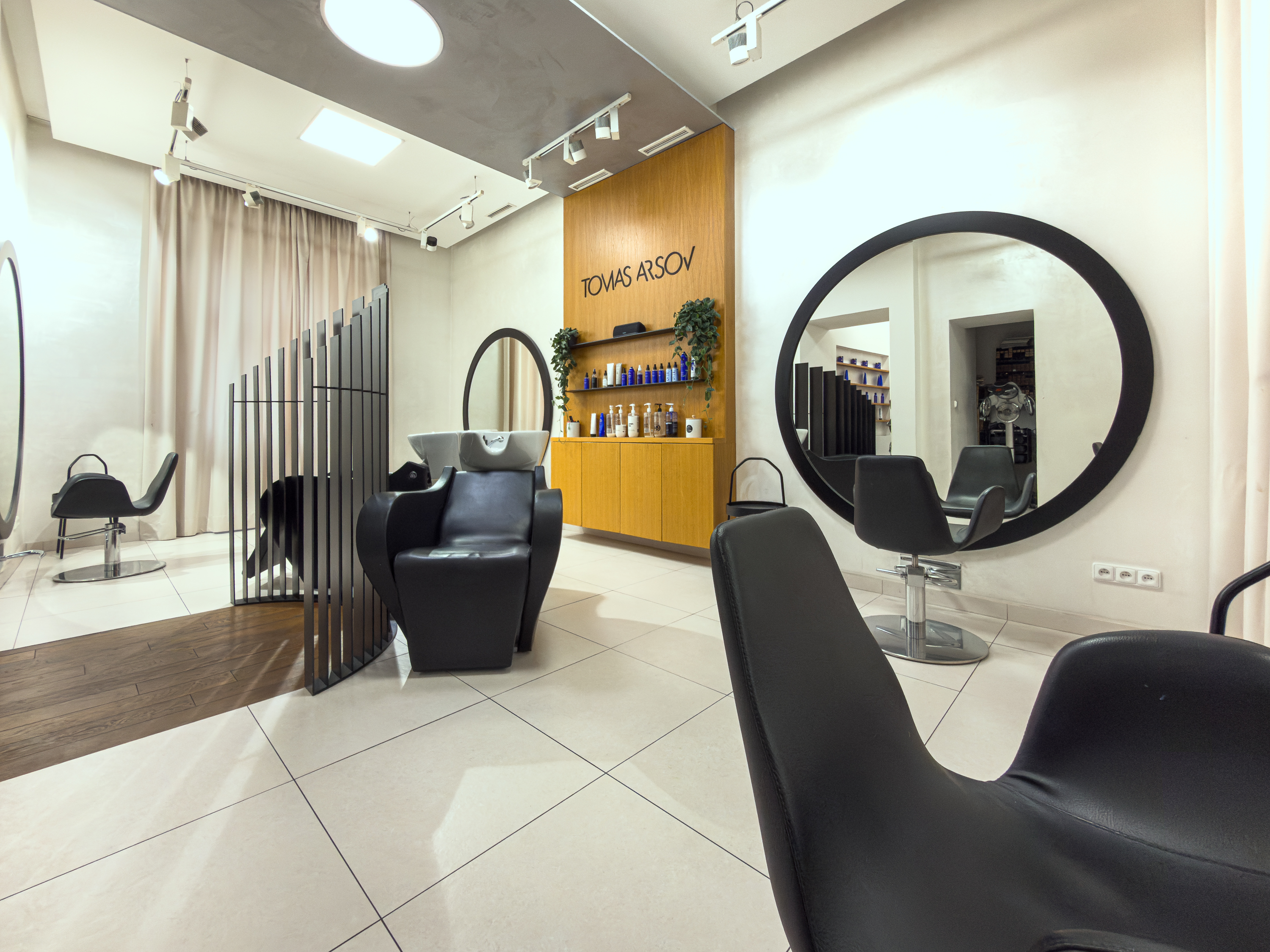 Fyzický dárkový poukaz na proměnu vizáže TOMAS ARSOV