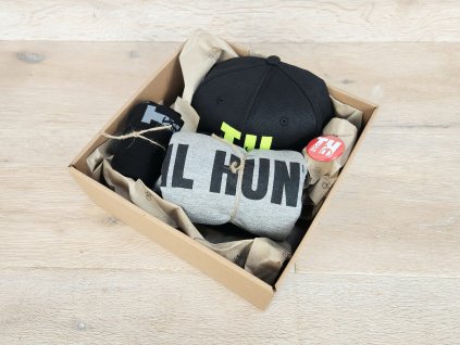 Balíček s dětským tričkem, snapbackem a ponožkama