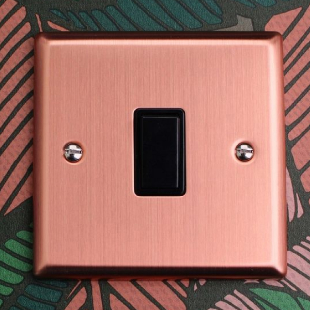 Designový měděný kovový kolébkový vypínač plný ladnosti a majestátnosti