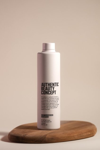 Hloubkově čistící šampon, Deep cleansing shampoo  300 ml – veganský hloubkově čisticí šampon pro všechny typy vlasů