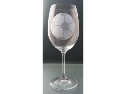 sklenice na víno Lara 350ml s rytinou fotbalového míče  - ručně ryté (broušené) dárková krabička, dárek pro fotbalistu